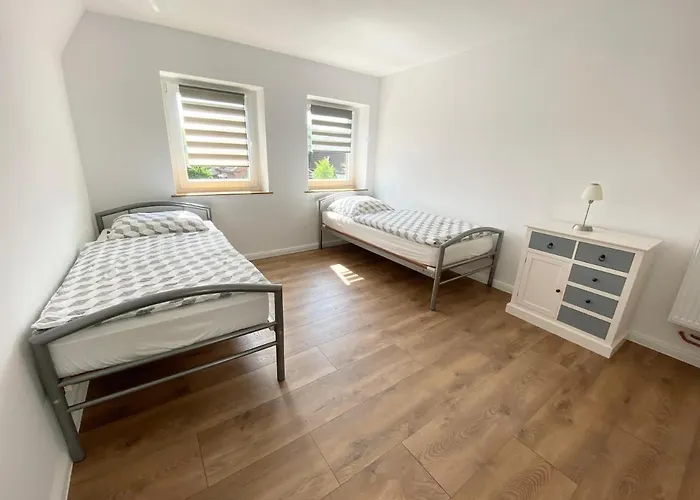 Mit Balkon Und Garten Og Apartament